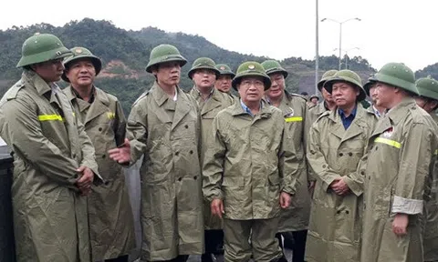 Phó Thủ tướng Trịnh Đình Dũng kiểm tra công tác phòng chống bão số 4 tại Thanh Hóa