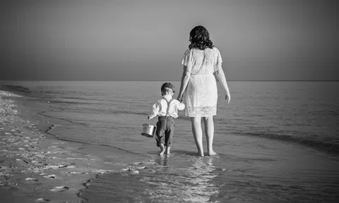 Làm sao để hạnh phúc khi nuôi con một mình?