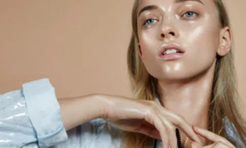 Làn da sẽ càng thêm bóng dầu nếu như bạn còn giữ những thói quen này