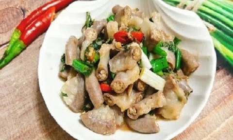 Thưởng thức món lòng non xào me giòn giòn, chua chua lạ miệng