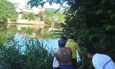 Kinh hoàng phát hiện thi thể người đàn ông trôi dạt trên sông