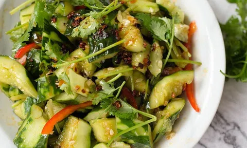 Salad dưa chuột làm theo cách này chắc chắn cả nhà bạn sẽ tấm tắc khen ngon