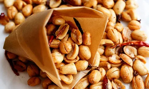 Biến tấu với món đậu phộng chiên cay hấp dẫn