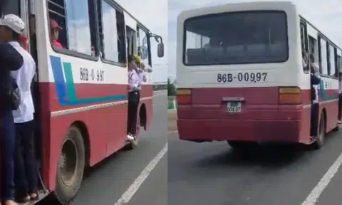 Yêu cầu xử lý nghiêm xe buýt chở hàng chục học sinh đu bám cửa ở Bình Thuận