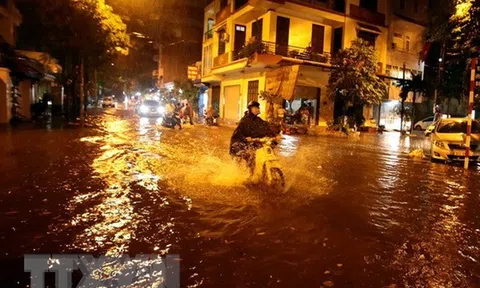 Dự báo thời tiết đêm 22/8: Cảnh báo mưa dông, tố lốc và gió giật mạnh