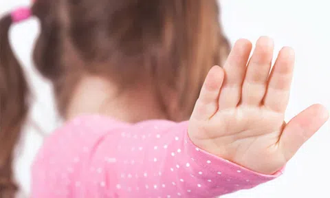 Dạy con về `vùng cấm` trên cơ thể để phòng tránh bị xâm hại