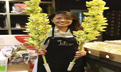 Chân dung nữ giám đốc xinh đẹp - người mở đường cho trào lưu hoa sáng tạo