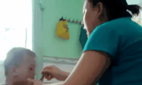 Dân mạng đồng loạt lên án bảo mẫu đánh trẻ như `trời giáng` ở An Giang