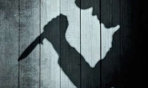 Mâu thuẫn với người yêu, nam thanh niên đâm bạn gái rồi bỏ trốn