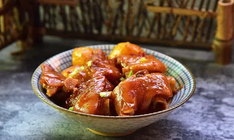Bật mí công thức làm món chân giò om khoai tây mềm ngon đã đời