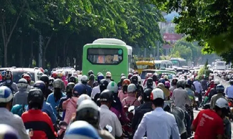 Đi lại dịp nghỉ lễ Quốc khánh: Vé xe tăng 40%, vé tàu giảm 20%