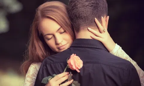 Đàn ông ngoại tình thì sợ gia đình đổ vỡ, đàn bà trong lòng đổ vỡ mới đi ngoại tình