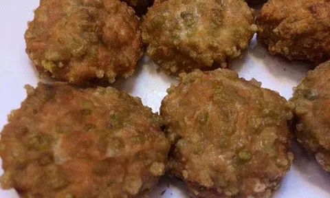 Thưởng thức chả cốm tú lệ thơm ngon tròn vị