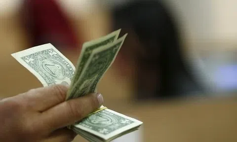 Tỷ giá ngoại tệ ngày 27/8: USD giảm, Bảng Anh xuống mức thấp