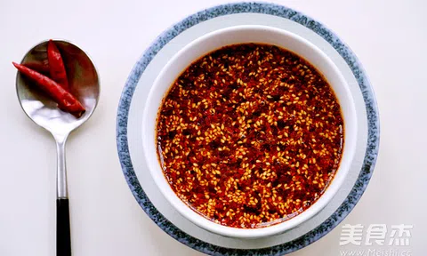 Công thức làm dầu ớt vừa ngon vừa an toàn ngay tại nhà