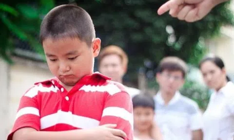 Những hậu quả lâu dài khi cha mẹ khiến con cảm thấy xấu hổ