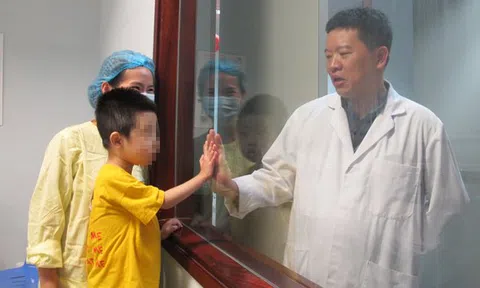 Thanh Hoá: Cảm động bà nội 60 tuổi hiến gan cứu sống cháu trai teo ống mật bẩm sinh