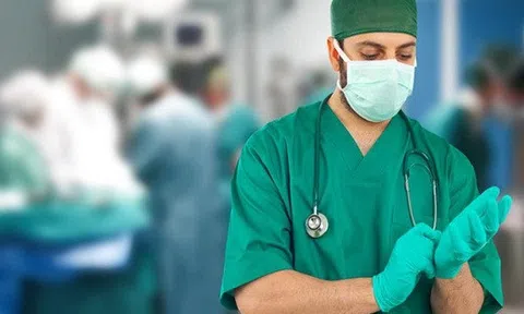 Bác sĩ mổ đẻ `lỡ tay` cắt rách bàng quang của sản phụ