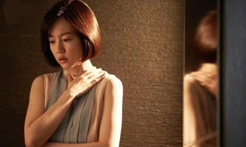 Phụ nữ có chồng ngoại tình, hãy tự trả lời 3 câu hỏi này trước khi quyết định