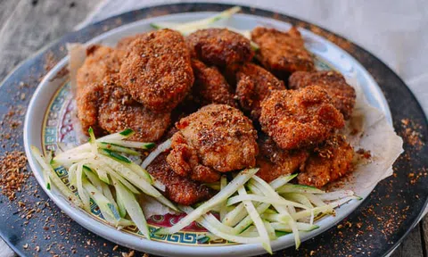 Không thể bỏ qua công thức làm gà lắc gia vị ngon lạ bất ngờ