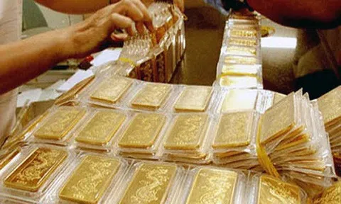 Giá vàng hôm nay 31/8: USD vững giá, vàng giảm suốt 5 tháng