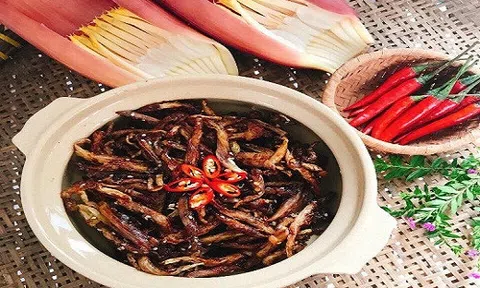 Thưởng thức món lạ với hoa chuối giả cá cơm kho chay lạ miệng