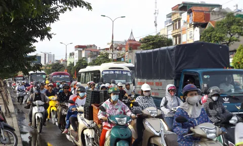 Nghỉ lễ 2/9: Biển người chen chân tại bến xe để về quê