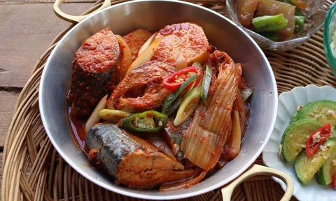 Cuối tuần đãi cả nhà món cá thu hầm kim chi tuyệt ngon