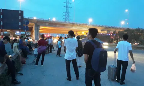 Cảnh giác: Tình trạng `cò` mồi hành khách tại các bến xe