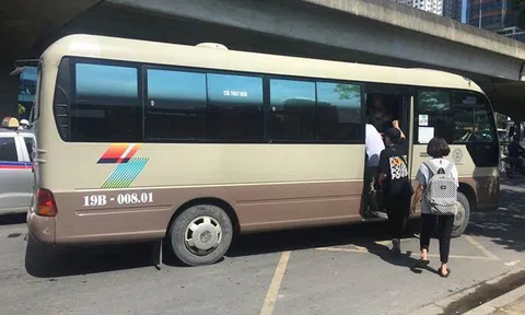 Né cảnh sát, ô tô bắt khách giữa đường ngày đầu nghỉ lễ 2/9