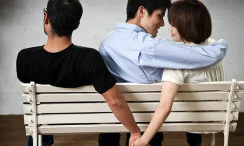 Đàn ông có vợ yêu phụ nữ có chồng là đúng hay sai?