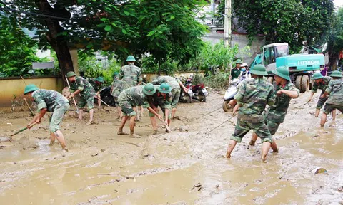 Bộ đội giúp dân khắc phục hậu quả mưa lũ, ổn định đời sống trong ngày Tết Độc Lập