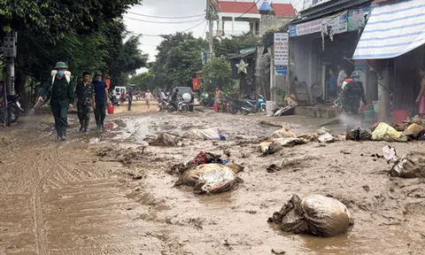 Người dân Thanh Hóa \'gồng mình\' khắc phục hậu quả mưa lũ