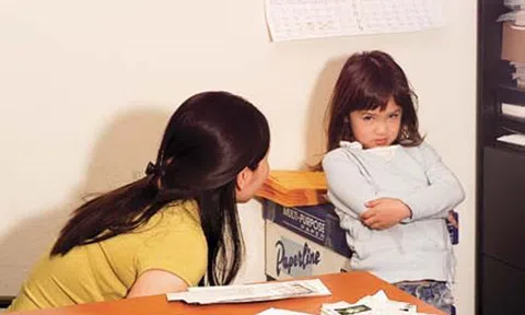 Việc kiểm soát quá trình học tập lâu dần sẽ khiến trẻ ỷ lại, thiếu tự lập?