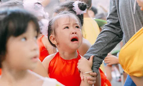 Loạt biểu cảm `cười ra nước mắt` của trẻ trong ngày khai giảng