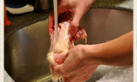 Lưu ý quan trọng cho bà nội trợ khi  chọn lựa và làm sạch thịt