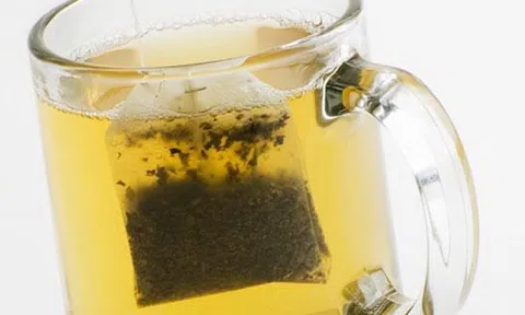 Bạn sẽ không còn vứt túi lọc trà đi nếu biết hết những công dụng làm đẹp này