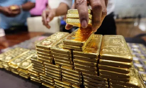 Giá vàng hôm nay 7/9: Lao dốc chạm đáy, bật tăng trở lại