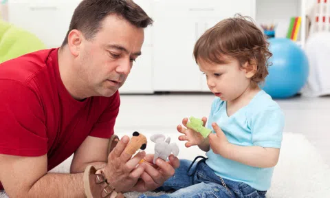 Cách cha mẹ khơi dậy sự sáng tạo, thông minh cho trẻ đơn giản nhất