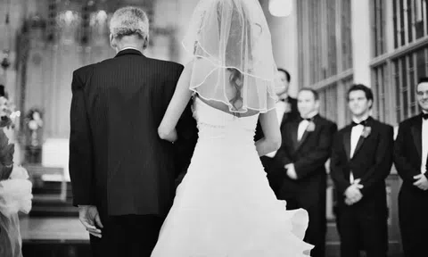 Phải chăng phụ nữ giỏi giang, xinh đẹp không bằng may mắn?