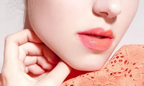5 mẹo dưỡng môi giúp bạn tạm biệt nỗi lo khô ráp hay bong tróc khi thời tiết trở lạnh