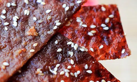 Cách làm thịt heo khô ăn vặt cực đã tại nhà đơn giản nhất