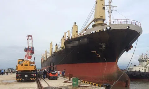 Quảng Ninh: Hai công nhân tử vong do rơi từ xe nâng cao gần 15m