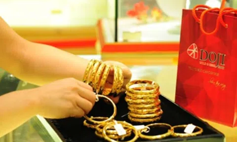 Giá vàng hôm nay 15/9: Bất ngờ tăng mạnh