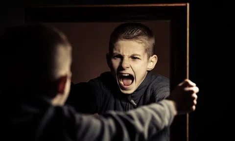 Vì sao \'tuổi teen\' dễ nổi giận?