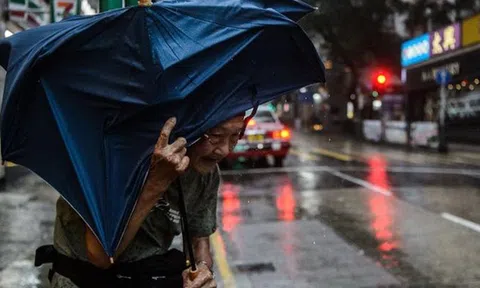 Siêu bão Mangkhut sắp đổ bộ, Hồng Kông nâng cảnh báo bão lên mức cao nhất