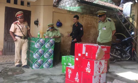  Lạng Sơn: Thu giữ lượng lớn nước trà xanh, sữa đóng chai từ Trung Quốc