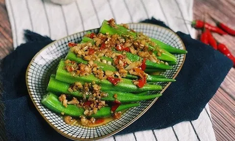 Mùa thu tiết trời dịu mát, làm ngay đậu bắp xối tỏi ớt, món ăn cực tốt cho phụ nữ