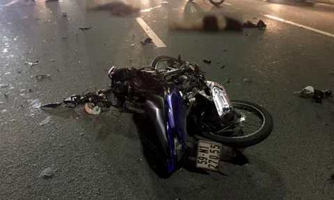 Va chạm xe tải trên cầu Sài Gòn, đôi nam nữ tử vong