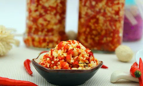 Học ngay công thức làm ớt tỏi xay ngâm ăn với gì cũng ngon